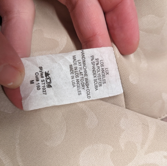 Gold and beige ornate crop top - Picture 6 of 6